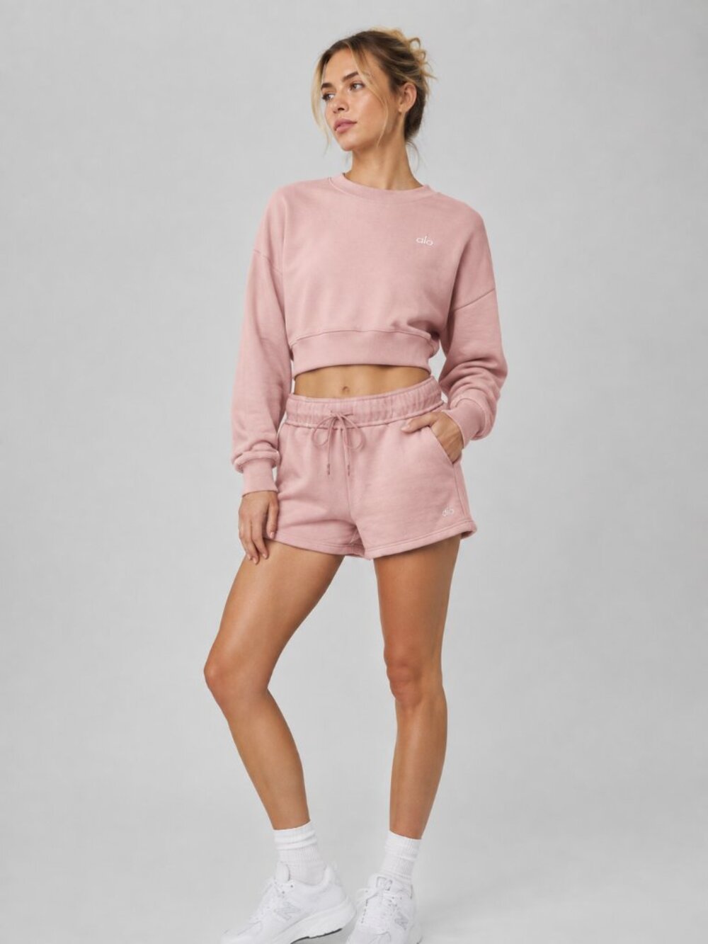 ALO Yoga Set Cropped Accolade Crewneck With Short